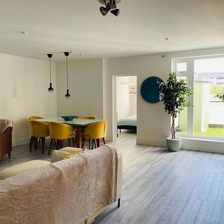 Stunning Huge Openplan 2Bed Flat Woking Exterior foto