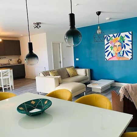 Stunning Huge Openplan 2Bed Flat Woking Exterior foto