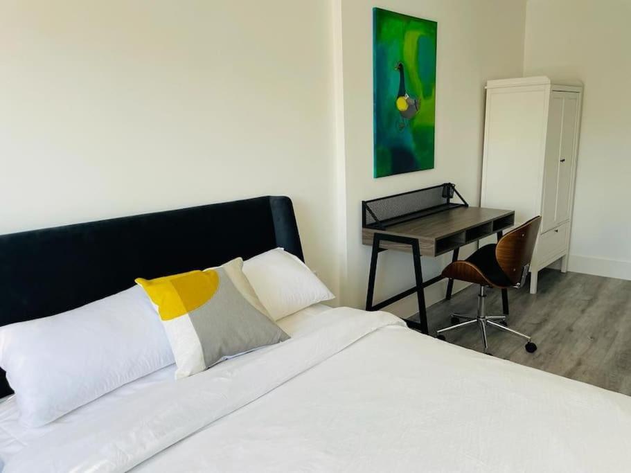 Stunning Huge Openplan 2Bed Flat Woking Exterior foto