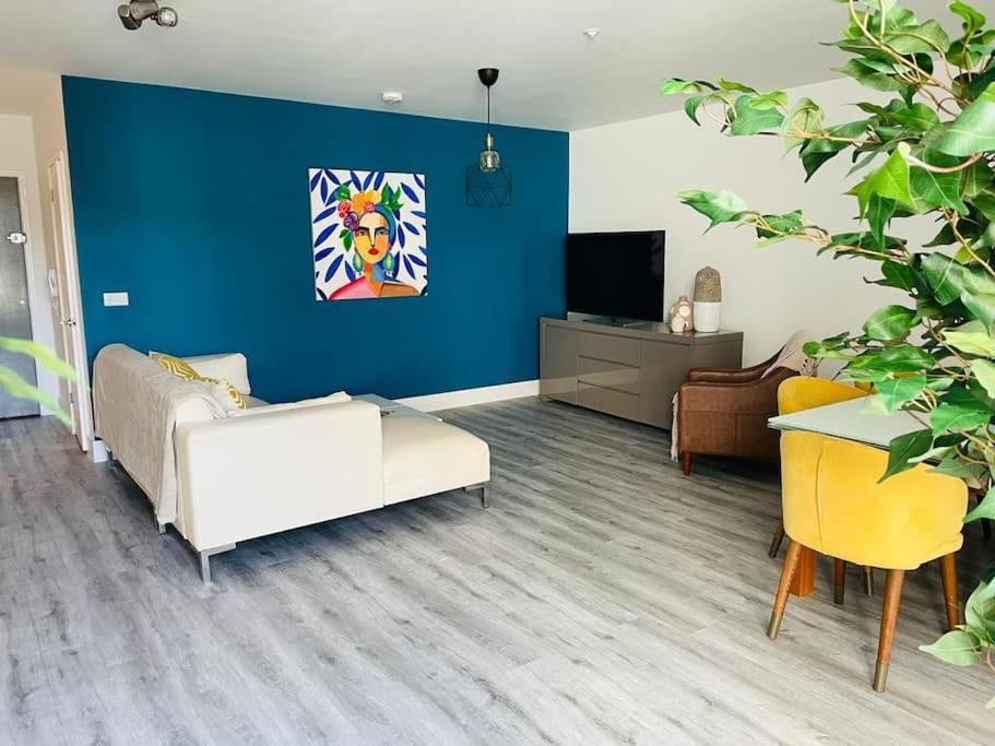Stunning Huge Openplan 2Bed Flat Woking Exterior foto