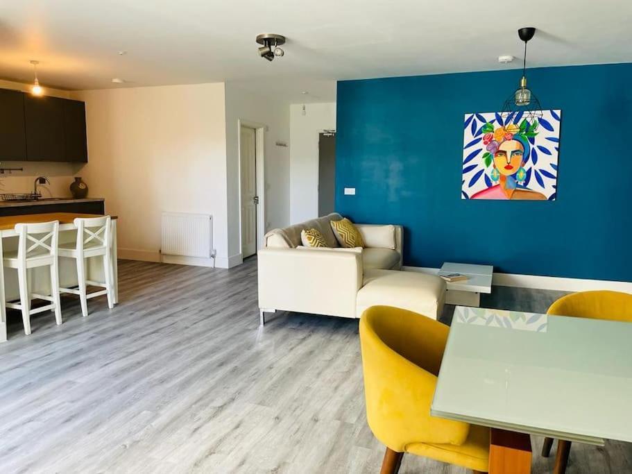 Stunning Huge Openplan 2Bed Flat Woking Exterior foto