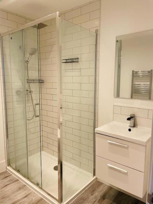 Stunning Huge Openplan 2Bed Flat Woking Exterior foto