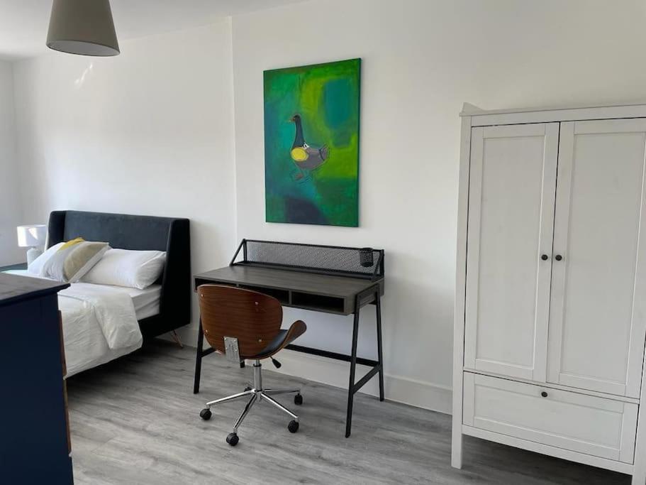 Stunning Huge Openplan 2Bed Flat Woking Exterior foto