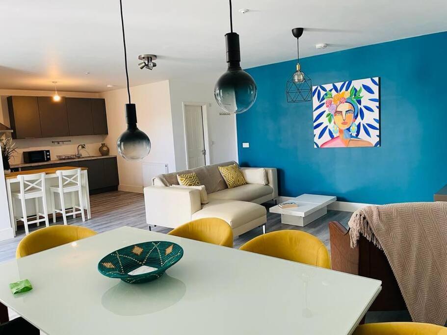 Stunning Huge Openplan 2Bed Flat Woking Exterior foto
